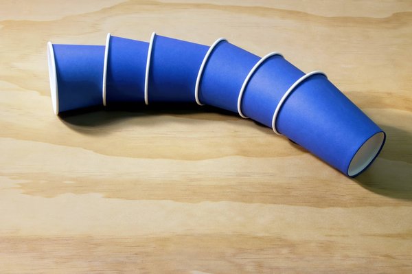 Quelles sont les entreprises qui adoptent un design pour les gobelets en carton ?